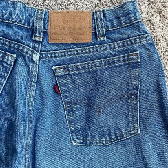 Vintage Levi’s Women’s Tapered Denim Blue Jeans - Picture 7 of 11